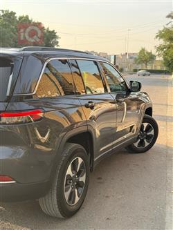 جیپ گراند شیرۆکی